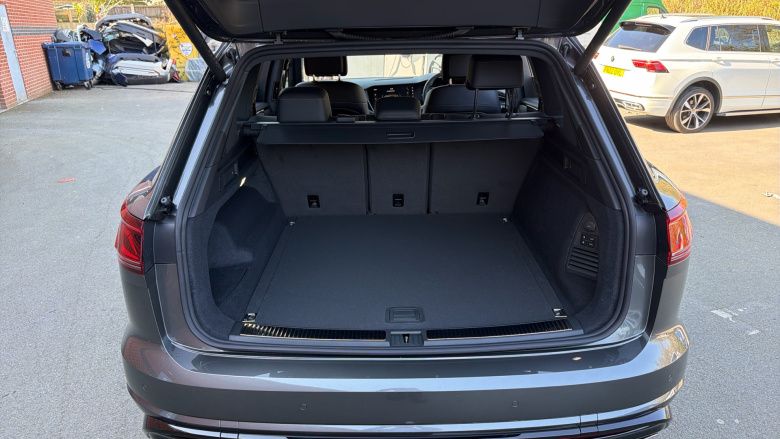 Volkswagen Touareg 3.0 V6 TDI 4Motion 286 Black Edition 5dr Tip Auto Diesel Estate